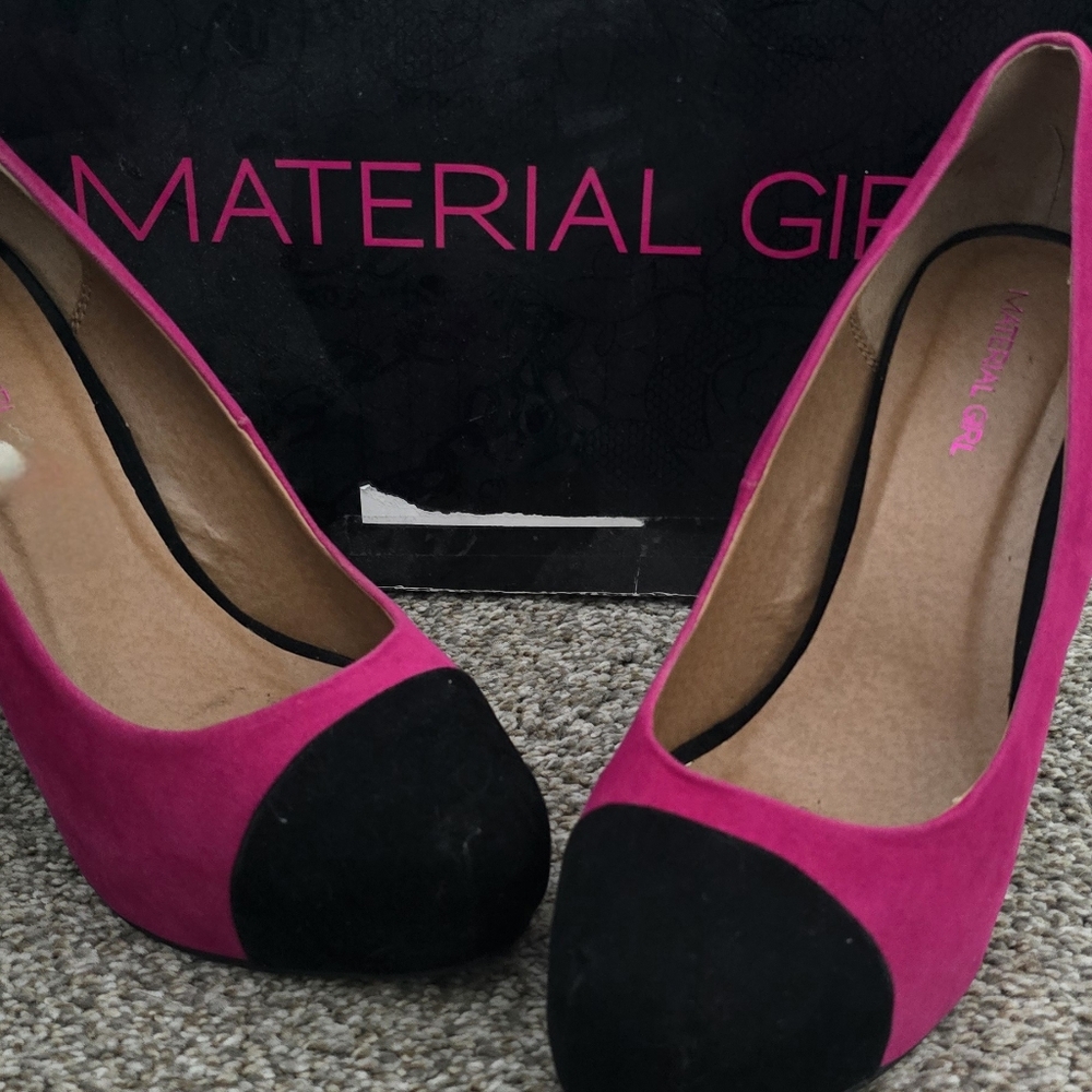 Material Girl Fuchsia Platform Pump / Size 7 (38)